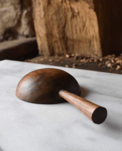 Large walnut scoop 1